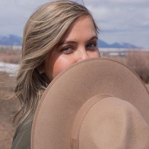 Meet your Posher, Shelby